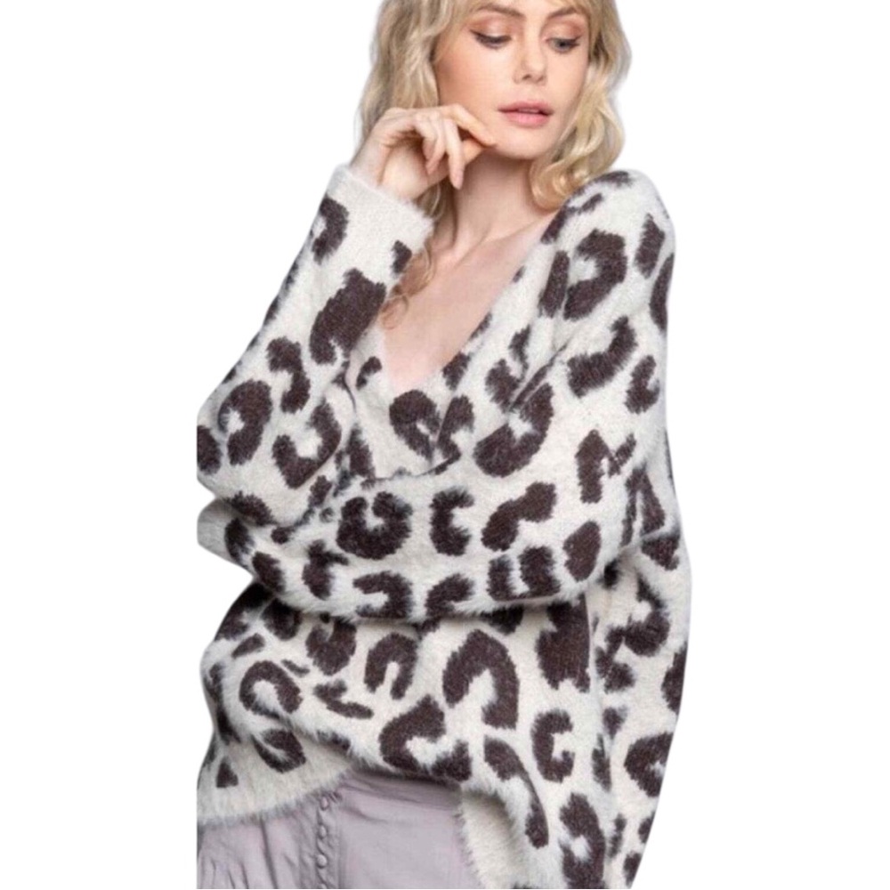 Lisa Robertson Women’s Sweater Leopard print